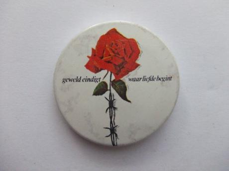 Geweld eindigt waar liefde begint roos